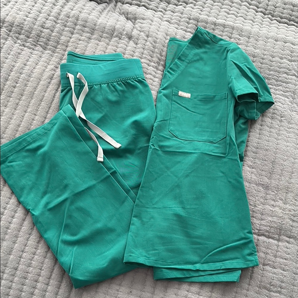 Hunter Green FIGS Scrub Set